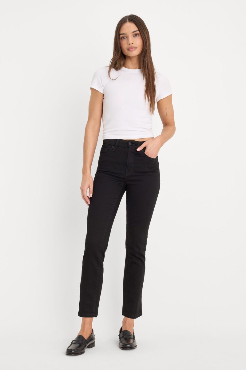 NEVER FADES GOOD LEGS STRAIGHT JEANS