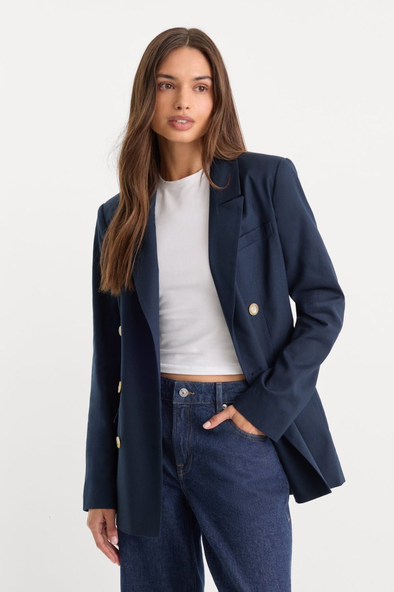 THE DOUBLE BREASTED BLAZER