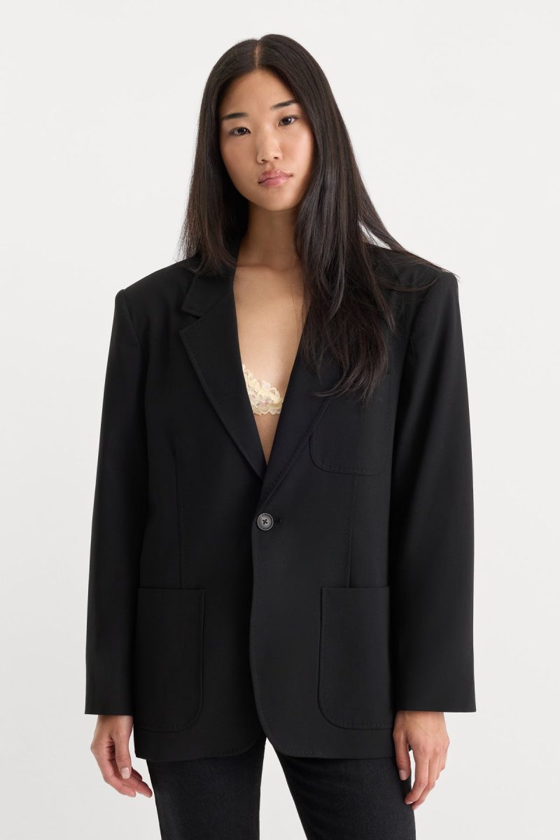 THE OVERSIZED BLAZER