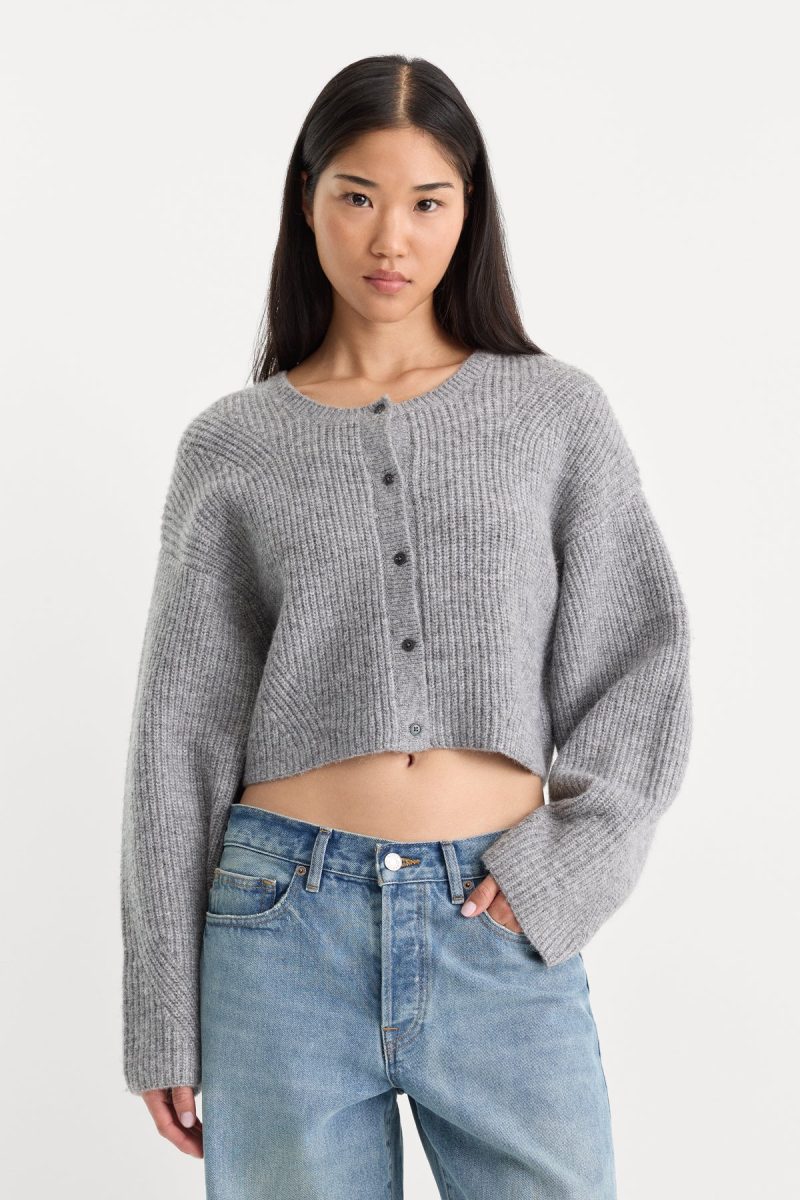 THE CHUNKY KNIT CARDIGAN