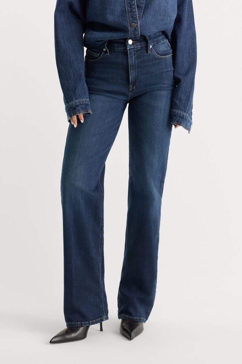 SOFT TECH GOOD PETITE TRUE STRAIGHT JEANS