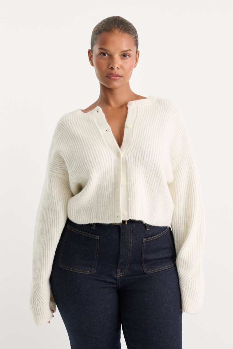 THE CHUNKY KNIT CARDIGAN