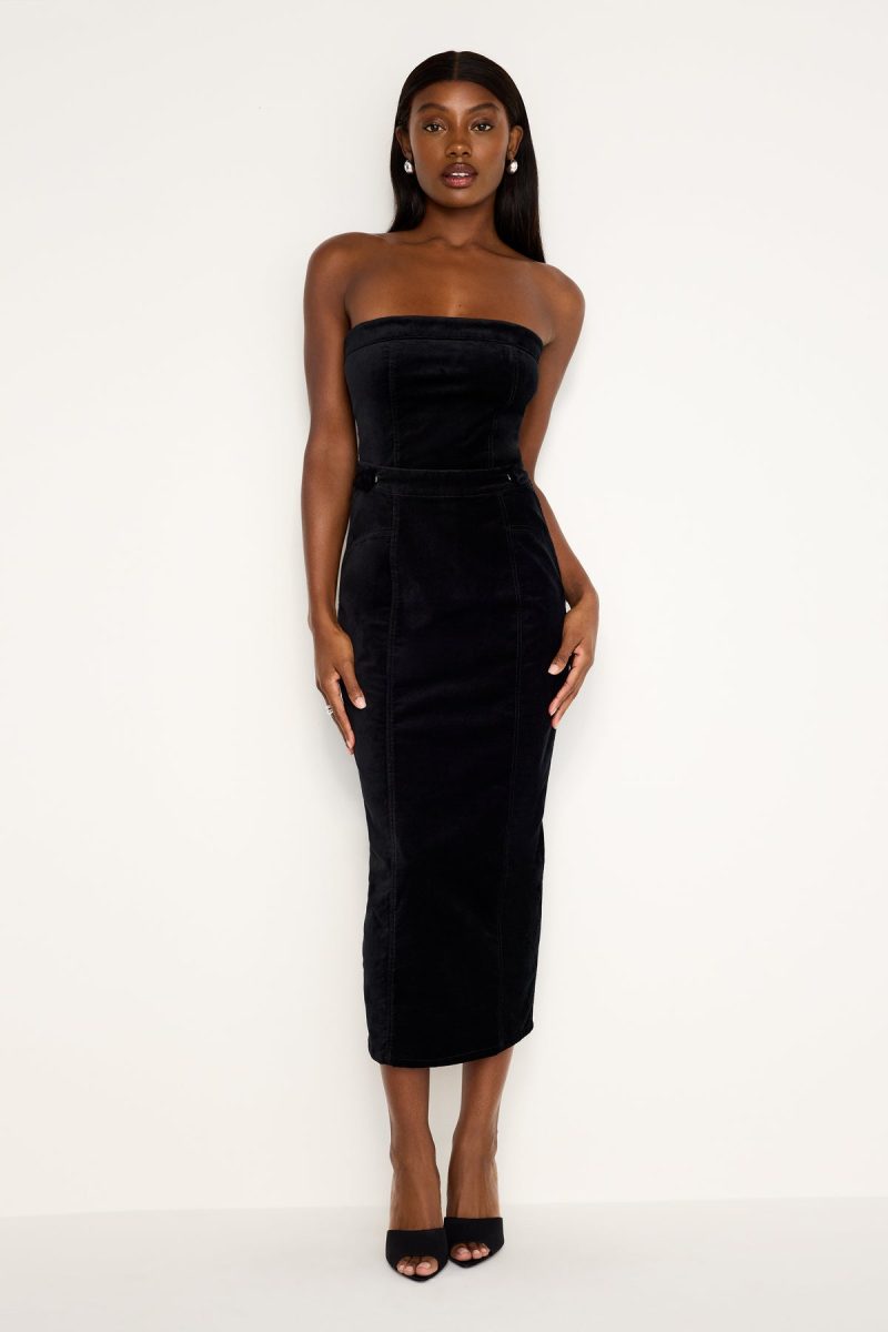 FIT FOR SUCCESS STRAPLESS VELVET DRESS